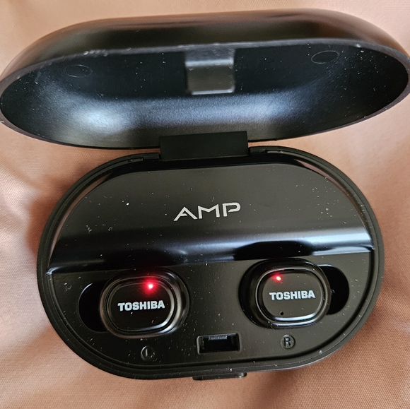 True Wireless Earbuds with Voice Control and Power Bank Black Like New In Box - Picture 7 of 12